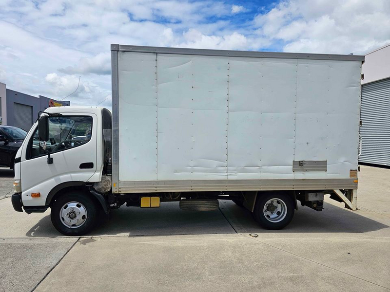 2010 HINO 300 Series Pantech Truck With 6 NEW Tyres